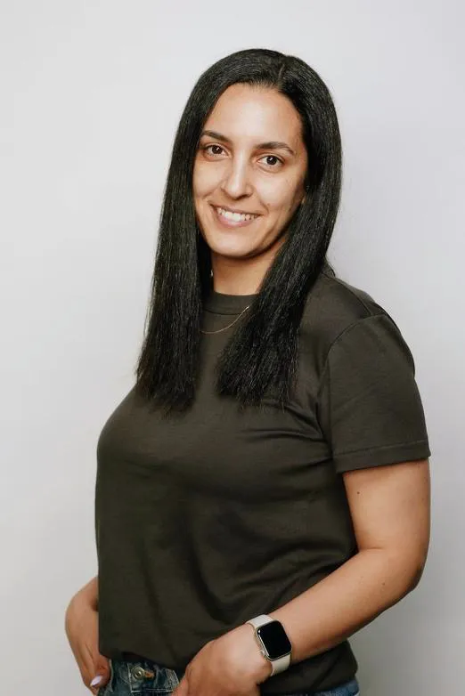 Shani Dar